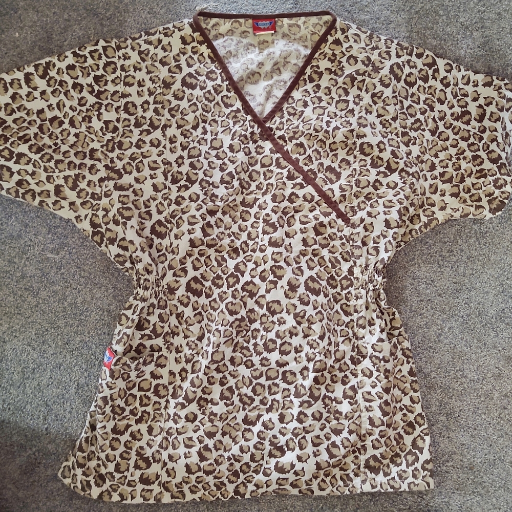 Women medium scrub top cat print